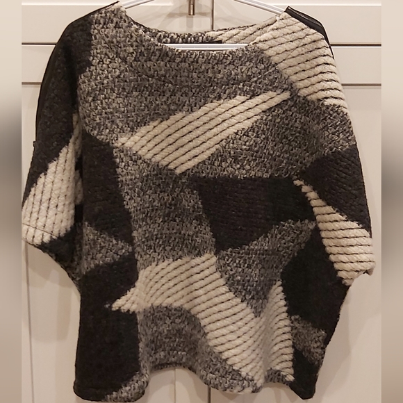 Taravao geometric wool sweater - Picture 1 of 8